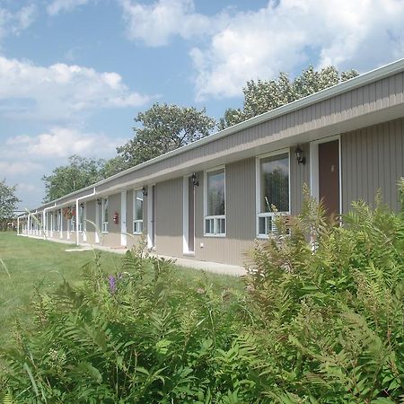 Motel La Maison De Travers Baie-Sainte-Catherine Exterior photo